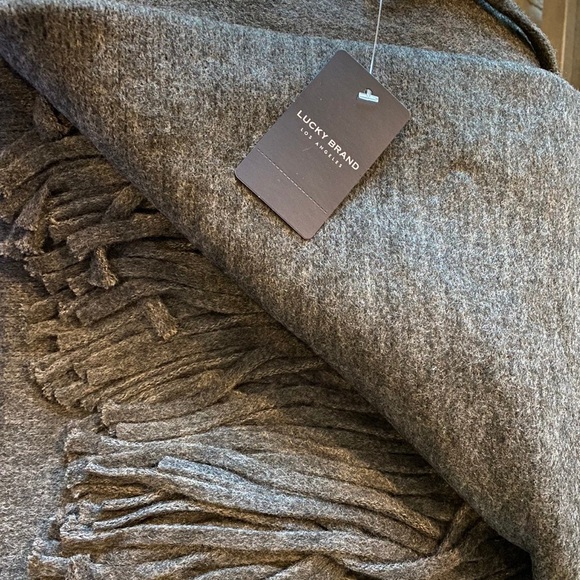 Lucky Brand Scarf - Picture 4 of 4